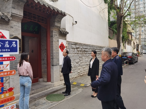 吕英伟带队调研街道人大代表工作站建设情况