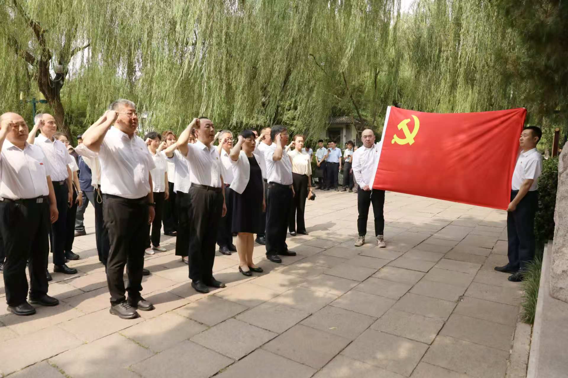 赓续红色星火 践行法治初心——区人大机关党支部与国曜琴岛律师事务所党支部联合开展庆祝中国共产党成立105周年主题党日活动